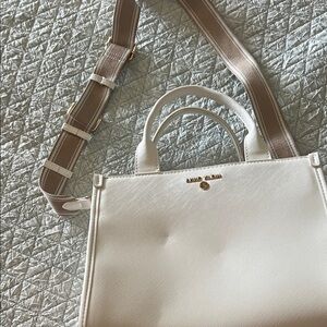 White Handbag with Adjustable Strap